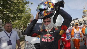 Карлос Сайнц остава в Торо Росо