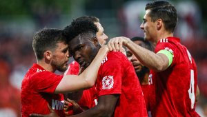 Пената скочи на чужденците в България