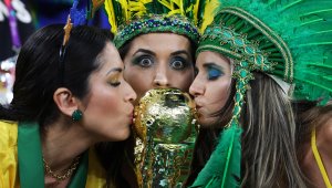 Забрана на алкохол? Бразилките опияниха Катар...