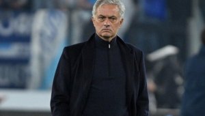 Обрат! Моуриньо поема Наполи 