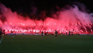 ЕВРОБОЕЦ: Стотици ултраси на ЦСКА посрещнаха героите от Базел + ВИДЕО