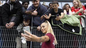 Има и хубави, но... това ли са фенките на Евро 2024?! + СНИМКИ