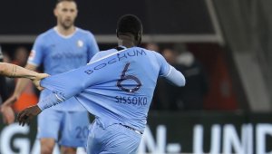 След дълго чакане: Присъдиха победа на Бохум заради запалка