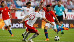 Полша пропиля 2 гола аванс срещу Чили