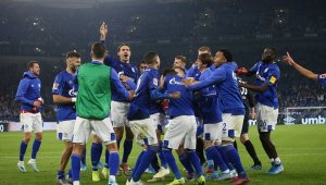 Шалке излезе втори в Германия след голяма драма