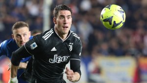 Челси се прицели във Влахович, Юве сложи цена на нападателя