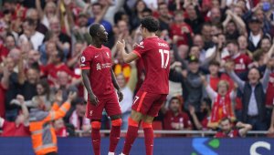 Ливърпул елиминира Норич за Купата на Лигата след класика на "Кероу Роуд"