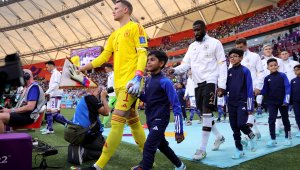 Запушени усти: Ще има ли "брадва" за Германия? + СНИМКИ