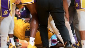 Веждата падна лошо и стресна ЛА Лейкърс