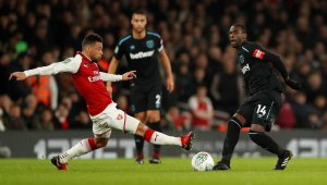 Арсенал праща халф във Валенсия