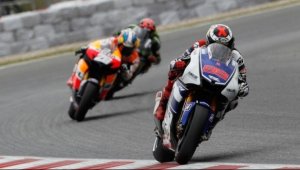 Хорхе Лоренцо с впечатляваща победа край Барселона