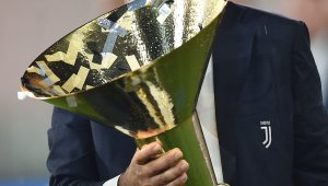 Арсенал погледна и към Маурицио Сари