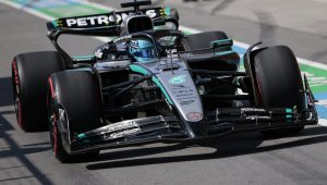 Страхотен Ръсел триумфира в Канада, удар между пилотите на Макларън