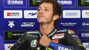 Доктора и секси половинката му разпускат на Малдивите + СНИМКИ