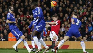 И Челси не се даде на Юнайтед, Ван Гаал изхвърча + СНИМКИ