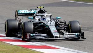 Ботас надви Хамилтън в здрава битка за първата позиция в Китай