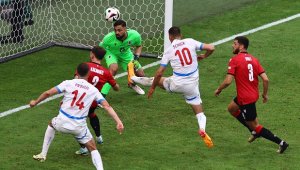 След безброй  пропуски и драма с ВАР: Вратар донесе историческа точка за Грузия и спря Чехия + ВИДЕО