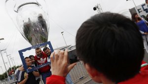 5000 паунда за билет на черно за финала в Кардиф