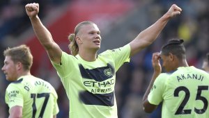 Ман Сити удари и Саутхемптън, Холанд с дубъл