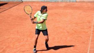 Българинът Антъни яде бой от украинец в Унгария