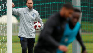 Подкупния Сам дава съвети на Англия за битката с Швеция