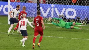 Шмайхел напуска Лестър, иска още купи и титли