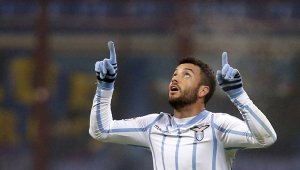 Манчестър Юнайтед вади 40 млн. евро за звезда на Лацио 