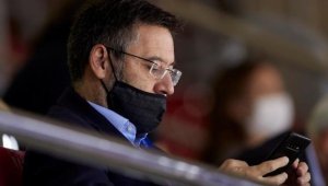 Нова драма в Барса: Бартомеу не хвърли оставка, феновете искат референдум