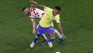 Бившата на бразилски национал скочи в леглото на инфлуенсър + СНИМКИ