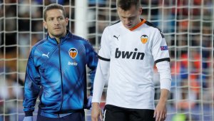 Ас на Валенсия пропуска тройния възел в Шампионска лига