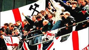 Англичаните спират 3500 хулигани за световното