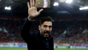 Заляха с поздрави юбиляря Буфон