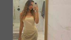 Чичарито си ляга до секси внучка на политик + СНИМКИ