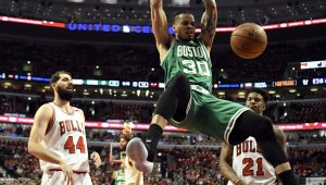 Бостън опитоми Биковете и продължава