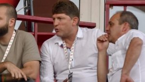 На среща с феновете на ЦСКА: Стоилов обясни за Бодура, автобуса, лекаря, трансферите и титлата