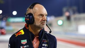 Астън Мартин с офанзива за легендата Ейдриън Нюи