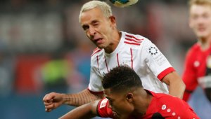 Изрусен бек на Байерн си чукнал тайна среща с "прилепите"