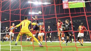 Машина! Байерн троши противници и рекорди в ШЛ