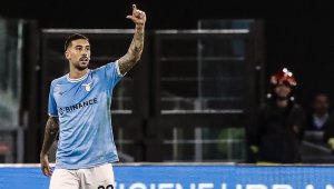 Сексбомба дари халф на Лацио със син + СНИМКИ