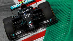 Ботас изненада Люис, провал за Ферари