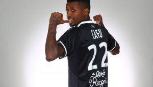  Кафу дебютира за Бордо