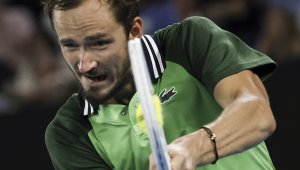 Медведев обърна Сонего в Дубай