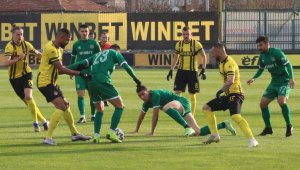 Ботев срещу Ботев: "Канарчетата" биха и се качиха на трето място