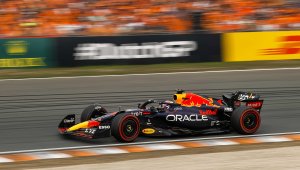 Макс продължава да гази! Световният шампион триумфира и у дома