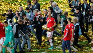 Бивш капитан на Байерн: Няма да натискам Робен