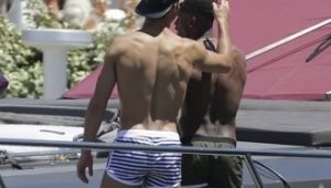 Кристиано отново в интимна близост с мъже + СНИМКИ