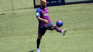 Без стратегия, с хаотични трансфери: Барса върви по стъпките на "галактикос" на Реал