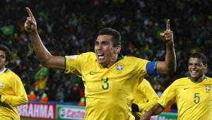 Лусио изравни рекорд на Пеле