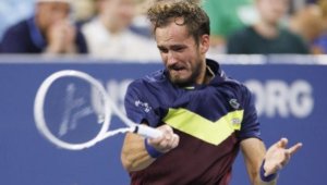 Французин детронира Медведев в Дубай