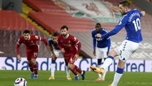 Стига извинения! Ливърпул е в жестока криза